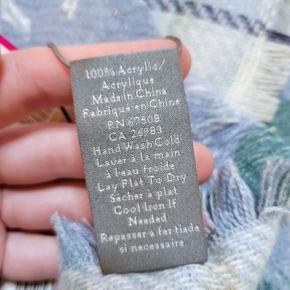 NWT Vince Camuto Reversible Floral Plaid Gray Blue Scarf - Picture 6 of 6